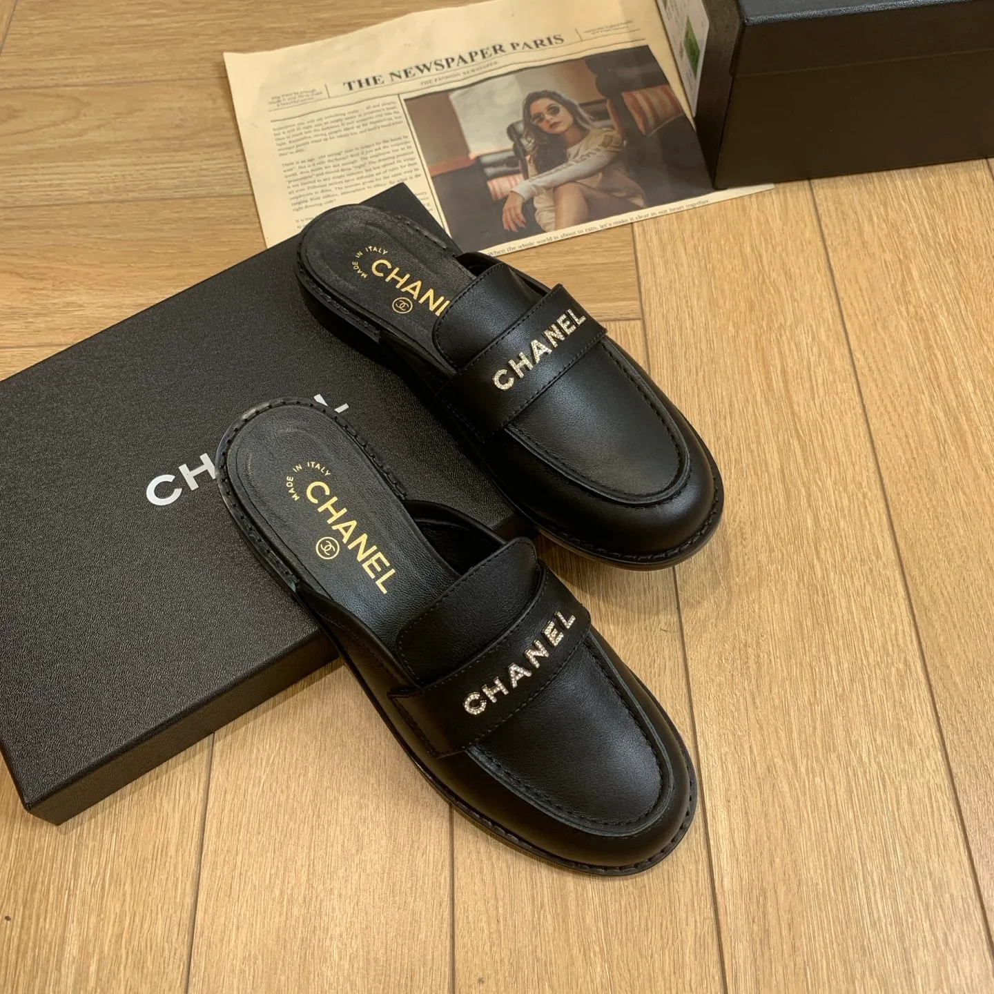 👟👟Ex-factory price 600👟👟 🍀2025 spring and summer new Chanel Chanel small diamond buckle monogram Loaf lazy half-slippers, which can be worn all year round. No matter when you wear them, they are very high-end and durable. You can attract attention when shopping on the street! Easily travel between commuting and leisure occasions, becoming a carefree fashionable and elegant woman ~ Upper: cowhide/butter Lining: lambskin Sole: Italian genuine leather outsole Size: 35-39 (40/41 customized, non-refundable and non-exchangeable